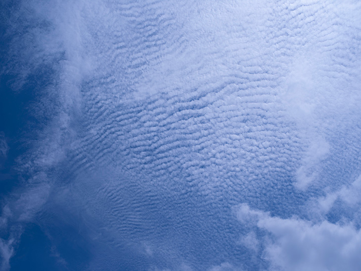 サシ模様の雲